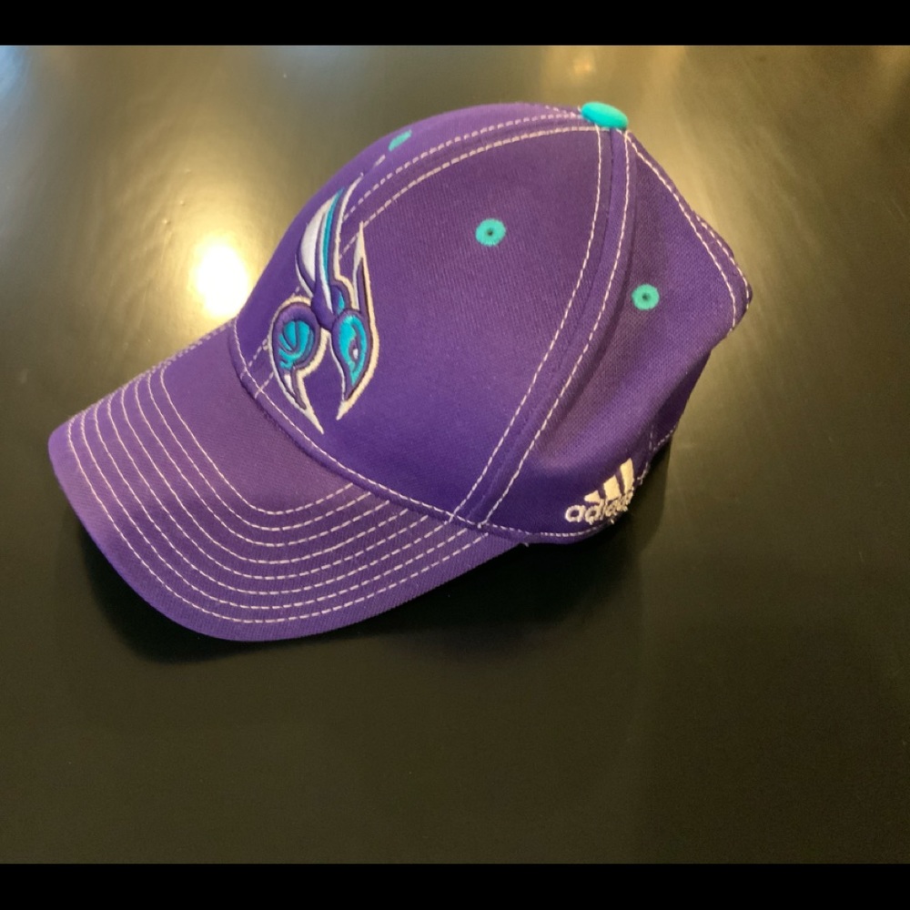Adidas HORNETS NBA cap - Picture 3 of 6